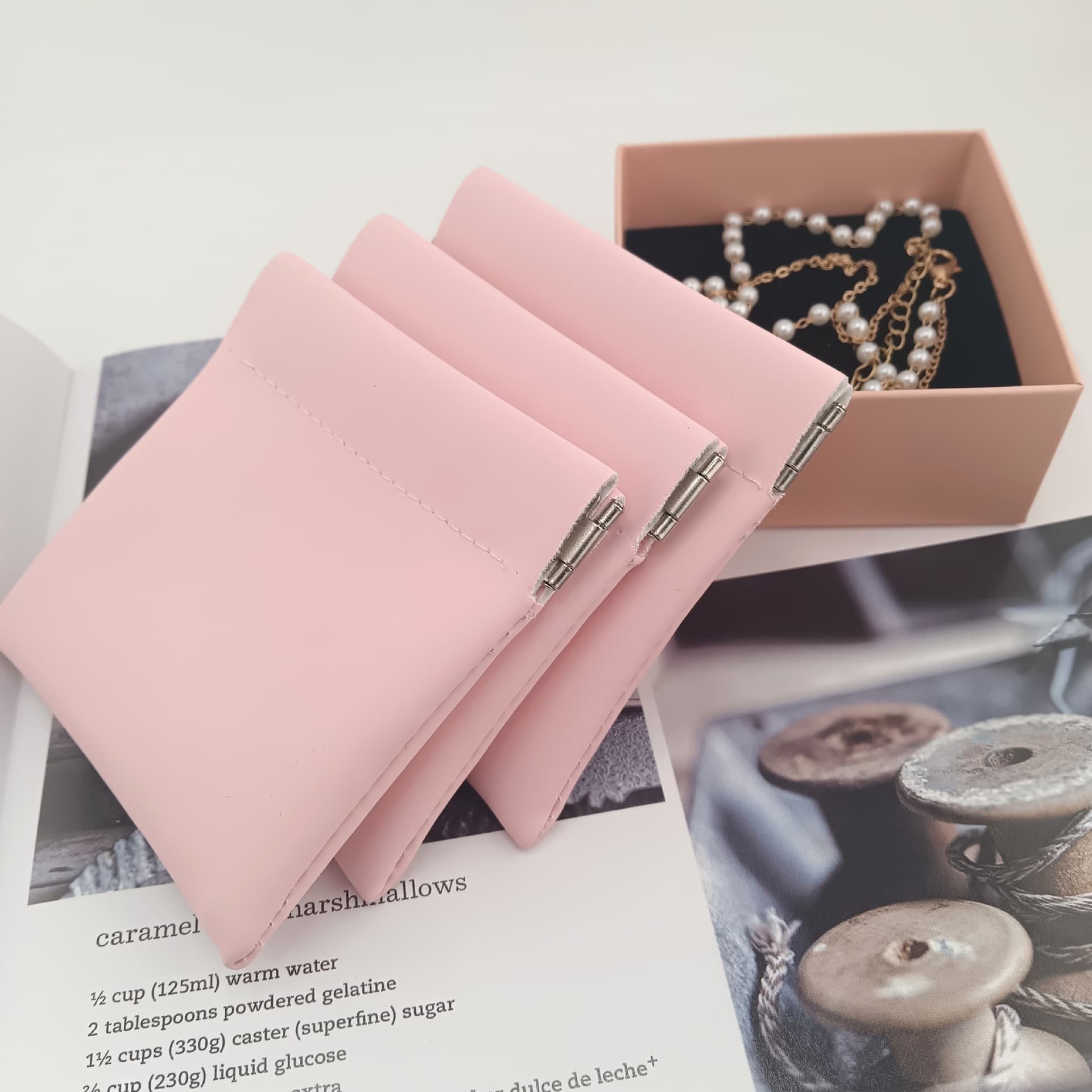 Factory Wholesale PU Leather Snap Button Bluetooth Earphone Data Cable Keychain Waterproof Pouch Storage Auto Packaging