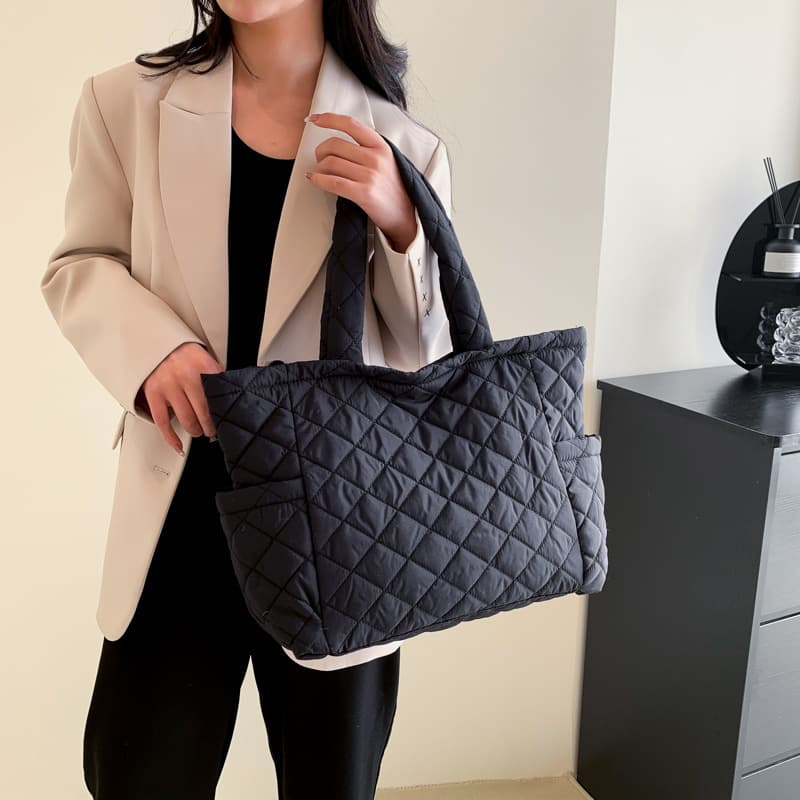 Women's Cotton Quilted Tote Bag 2023 Urban Minimalist Style Large Nylon Commuter Bag Shoulder Handbag with Zipper Closure