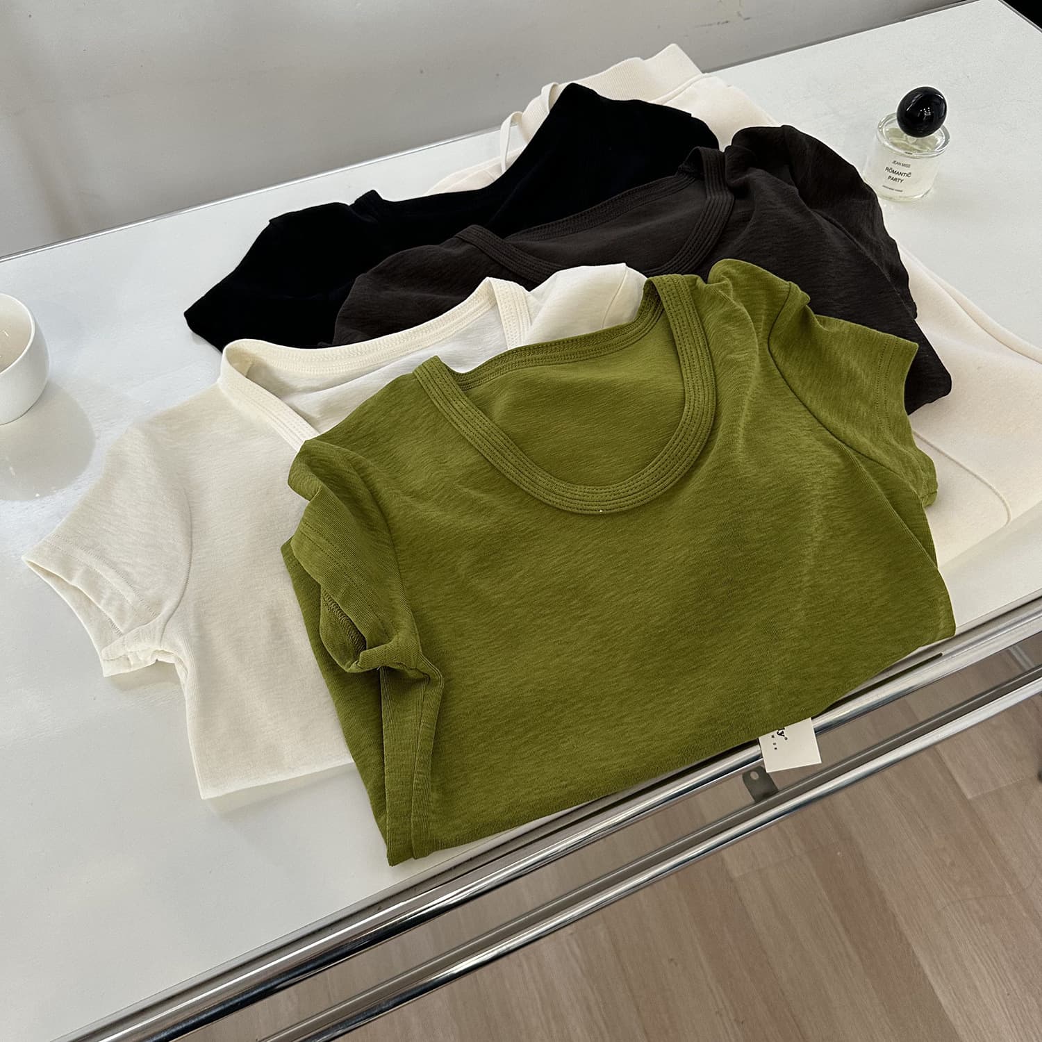 Versatile Simple Solid Color Basic Short-Sleeve Undershirt for Women, Slim Fit, Skin-Friendly T-Shirt, Student Style, Age-Reducing, Summer