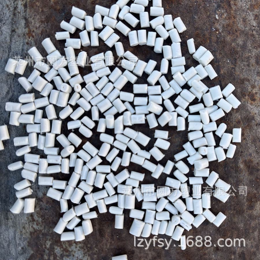 Production of white low-pressure PE bottle pellets, HDPE Wahaha yogurt bottle recycled plastic secondary material pellets.