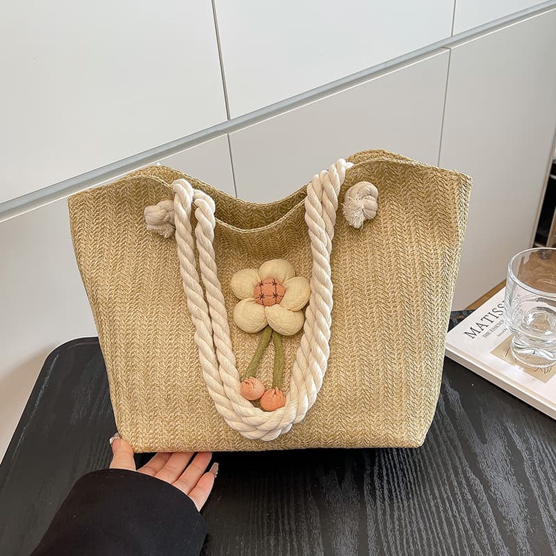 Woven Straw Bag Women's Large Capacity 2025 New Summer Versatile Shoulder Bag Seaside Shoulder Bag Commuter Tote Bag