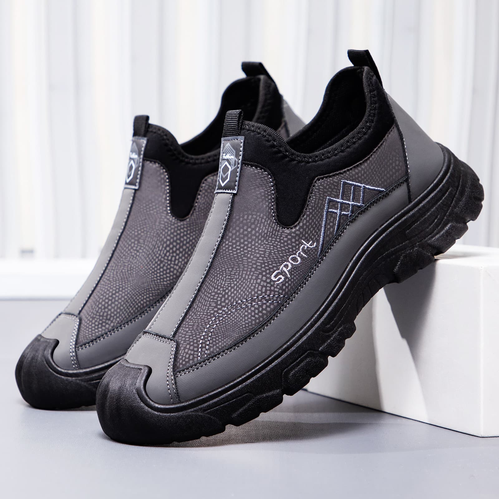 Men's Shoes, New Summer Style, Versatile Casual Shoes, Soft-Soled Comfortable Dad Shoes, Slip-On Cloth Shoes, Factory Direct Sales
