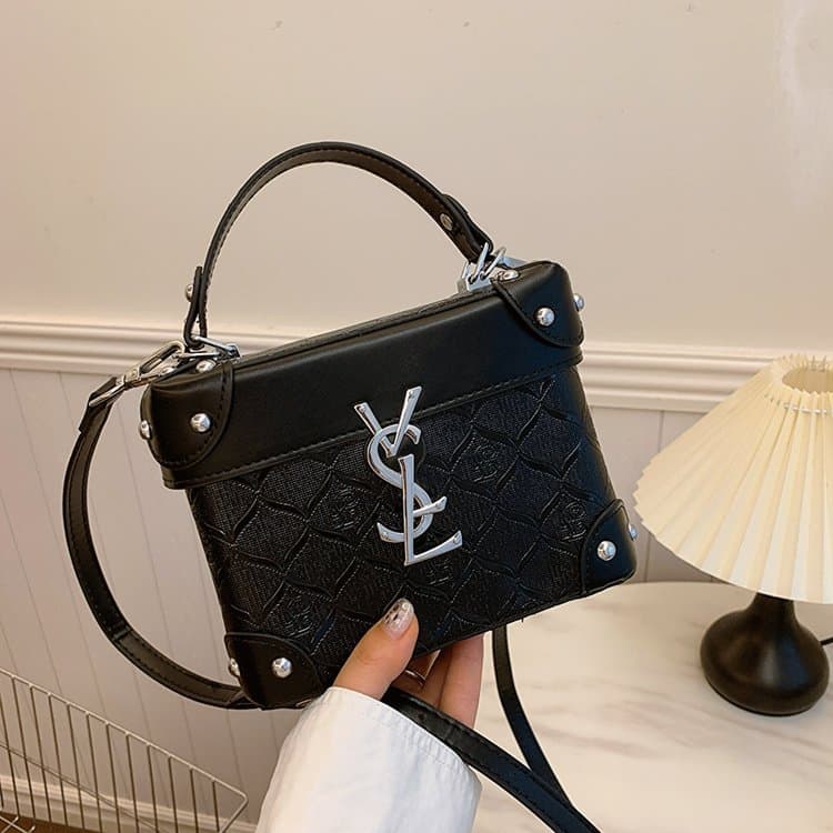 Cross-border shipping new summer style national style embroidery portable cosmetic box bag women's lock shoulder crossbody bag