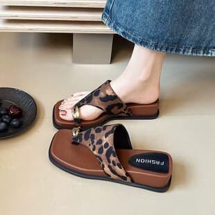 Thick Sole Wedge Leopard Print Toe-Post Sandals for Women Summer Outdoor 2026 New Style Dress Beach Sandals Flip Flops