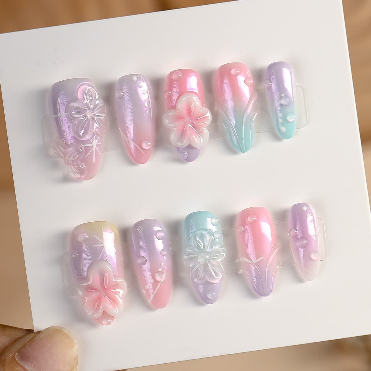 Export Style 30-Piece Gradient Pink Wearable Nails 3D Lily Short Almond Nails for Women Whitening False Nails
