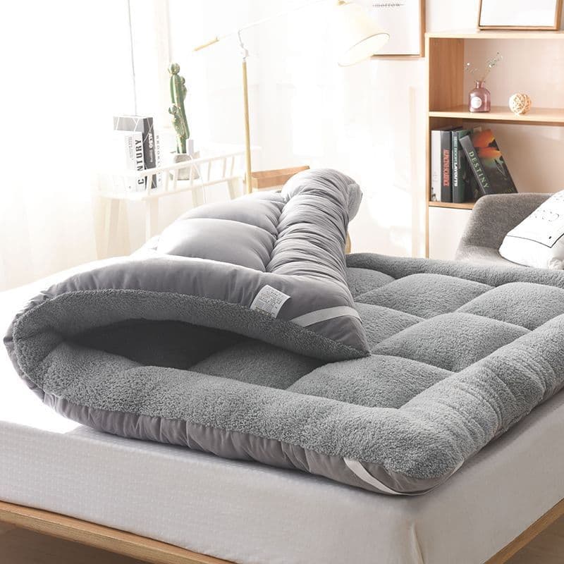 Wholesale lamb fleece mattress pads, soft cushions, and bedding for home use, 0.9-meter pads for rental and student dormitories, single-person factory