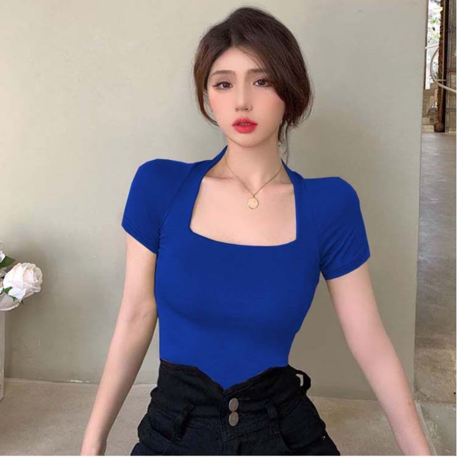 Purple French-Style Unique Square-Neck T-Shirt for Women, Short-Sleeved, New Spring/Summer Model, Sexy Collarbone-Exposing Short Chic Top, Vintage U-Neck