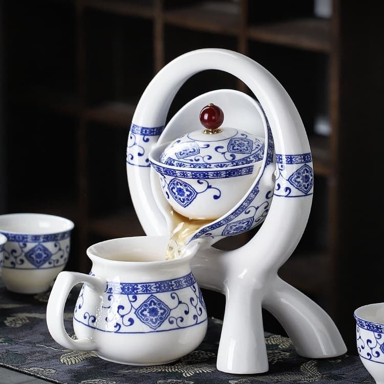 Creative White Porcelain Blue and White Semi-Automatic Tea Maker, Tea Infuser, Tea and Water Separator Kung Fu Tea Set
