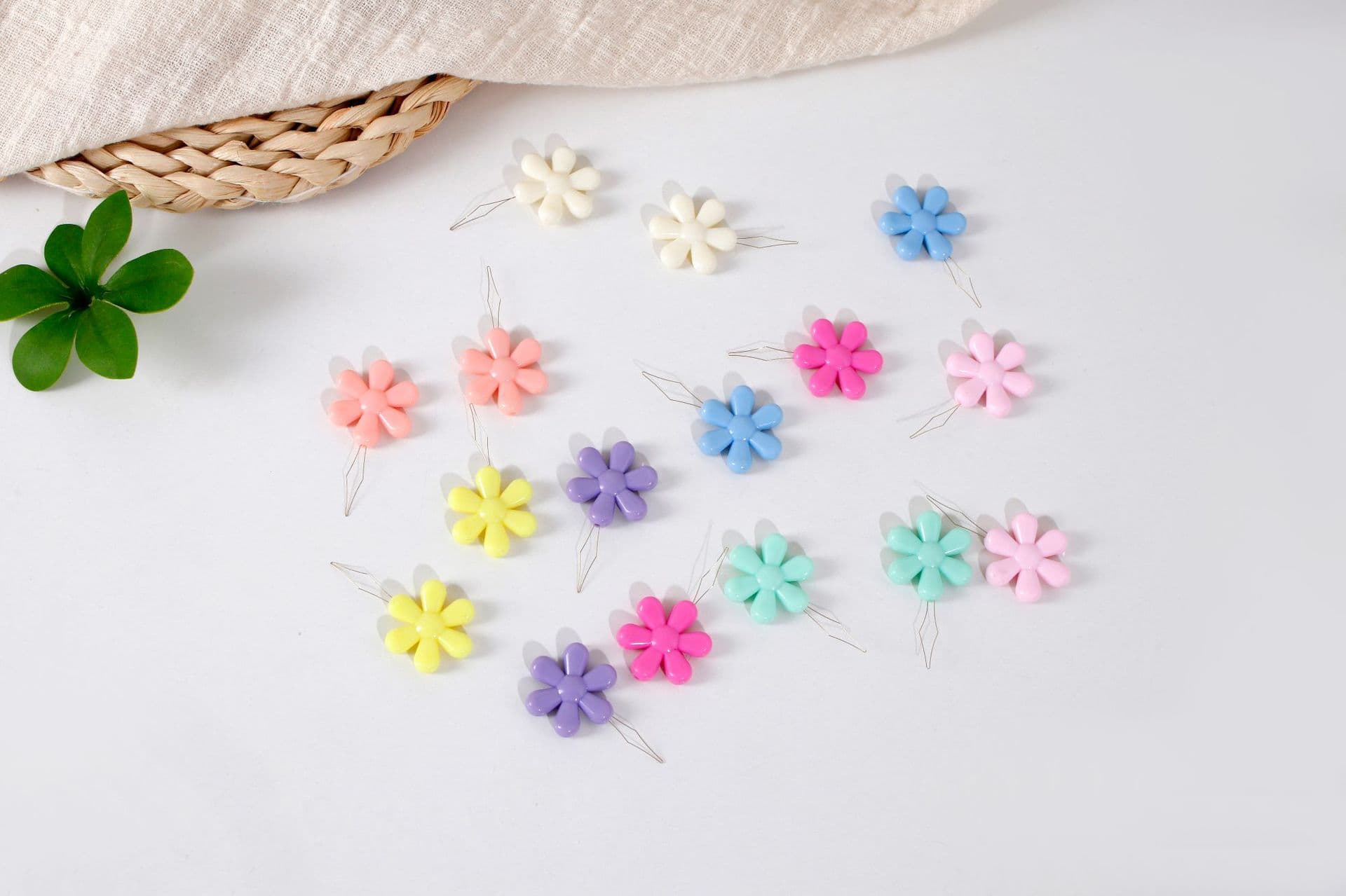 Colorful Plastic Threader, DIY Multifunctional Threader, Sewing Machine Needle Threader with Small Five-Petal Flower Design