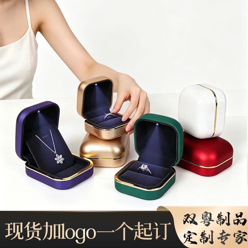LED Light Rounded Gold Trim Jewelry Box Ring Earring Box Pendant Necklace Packaging Box Jewelry Storage Box
