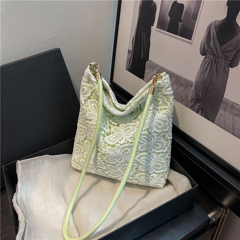Large Capacity Bag Women 2025 New Style Simple Shoulder Underarm Bag Fashion Bucket Lady Work Commute Tote Bag