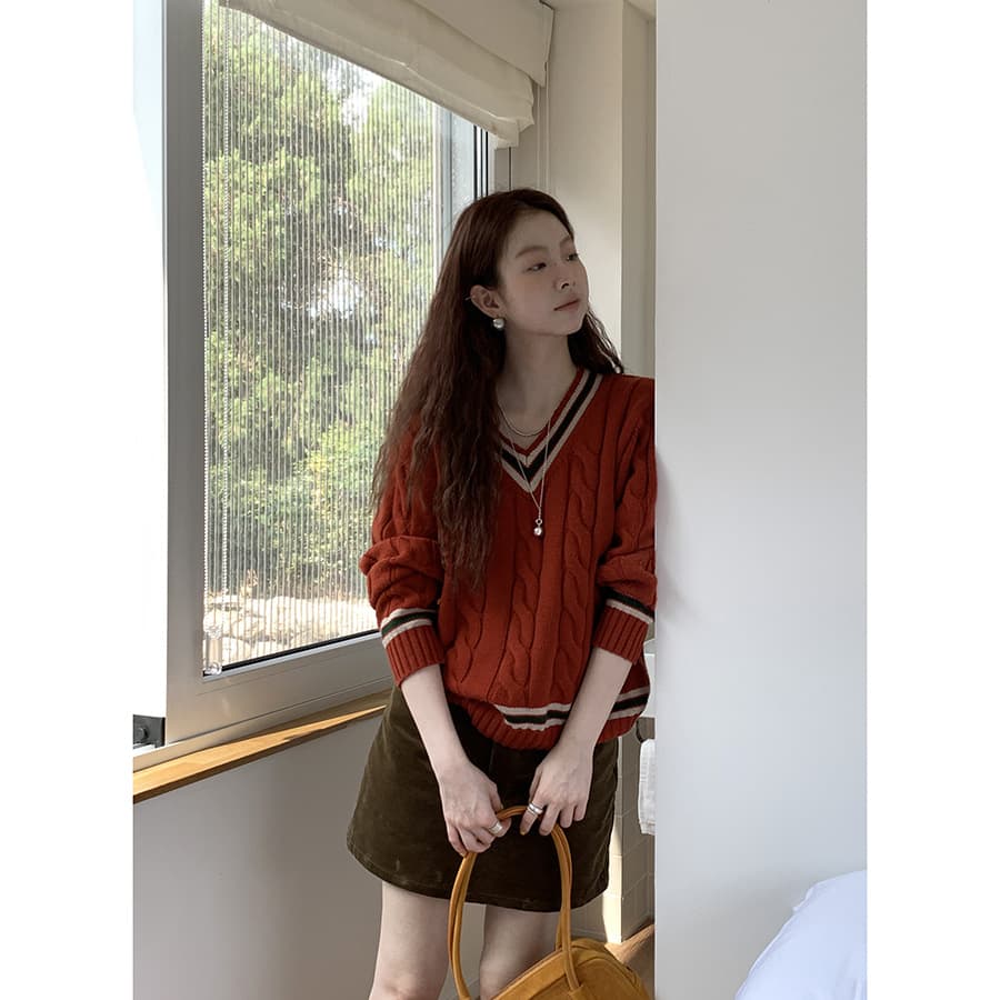 HelloooEat Wool Retro V-neck Preppy Color-block Sweater, Loose Pullover Long Sleeve Top for Autumn/Winter