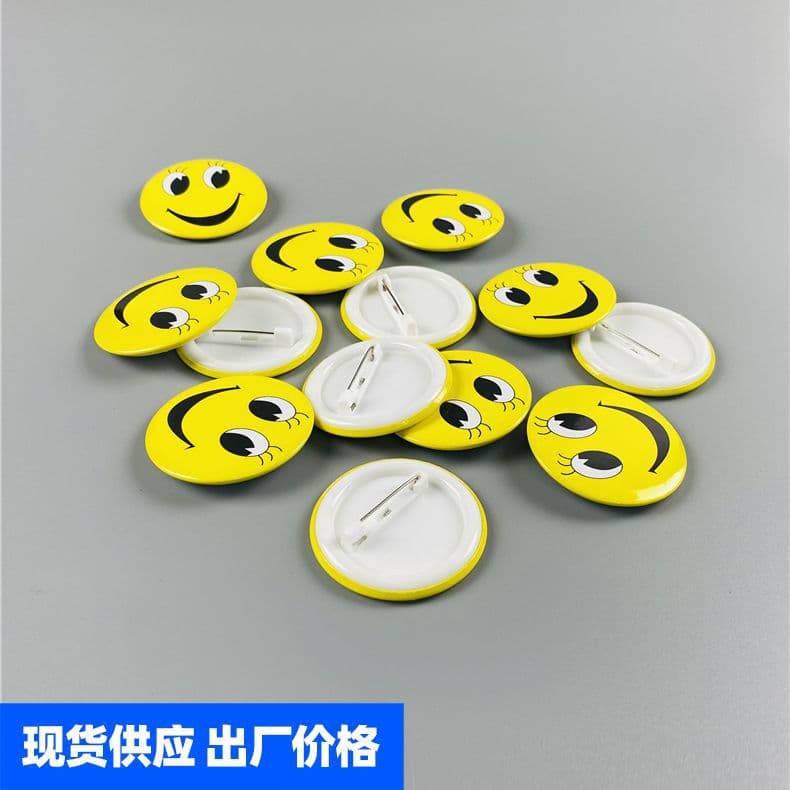 In Stock Smiley Badge Yellow Smile Pin for Nurse Uniform Accessories Plastic Smile Service Brooch with Pin
