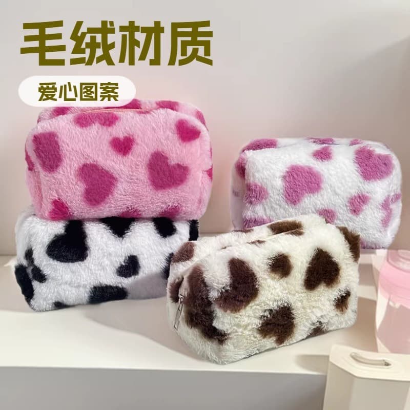 Plush love cosmetic bag, large-capacity toiletry bag, high-value cosmetics storage bag, cosmetic bag, three-dimensional non-collapse