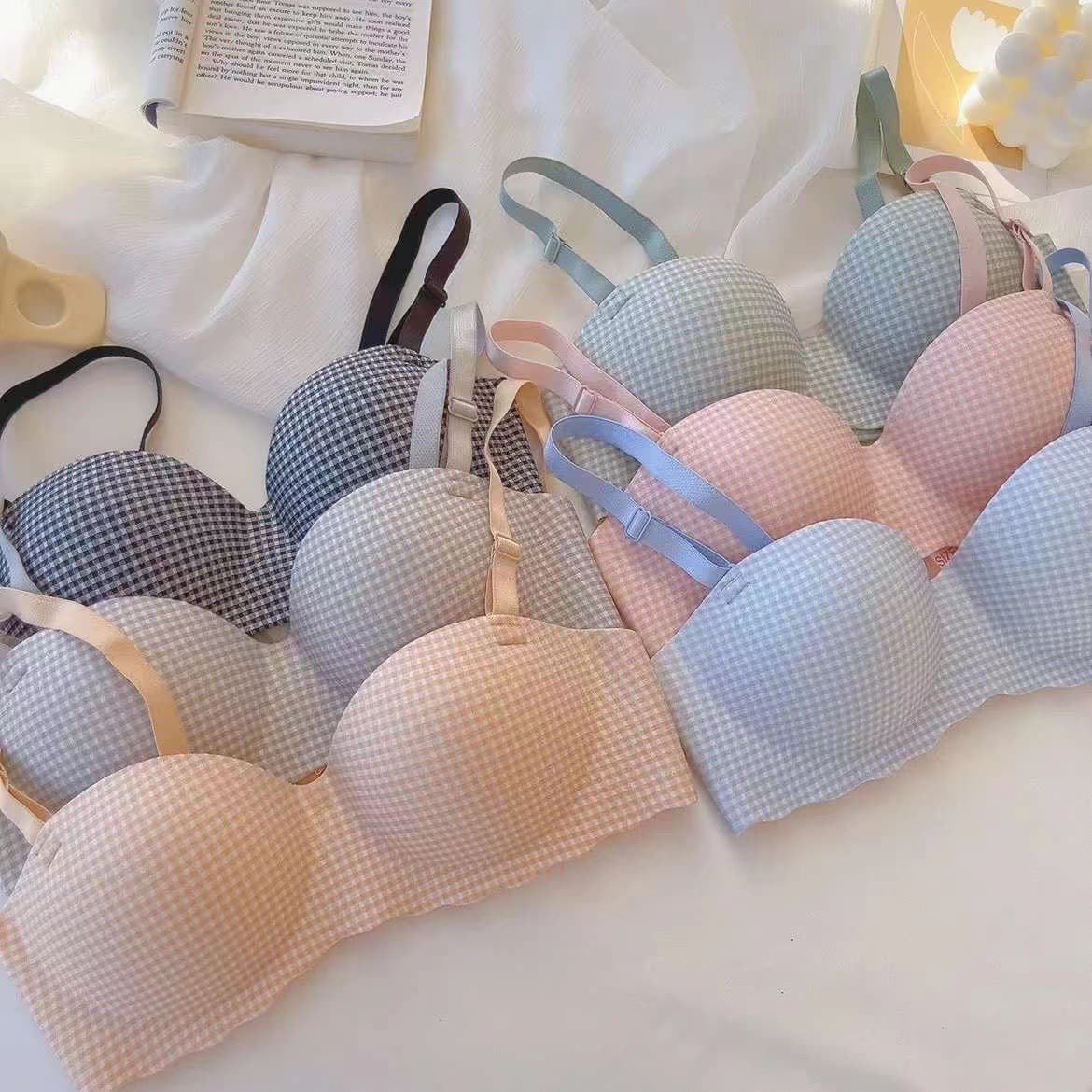 【Quality Version】Sweet Seamless Thin Bra for Women, Enhancing for Smaller Bust, One-Piece Half Cup, Minimizing for Larger Bust, Breathable for Students