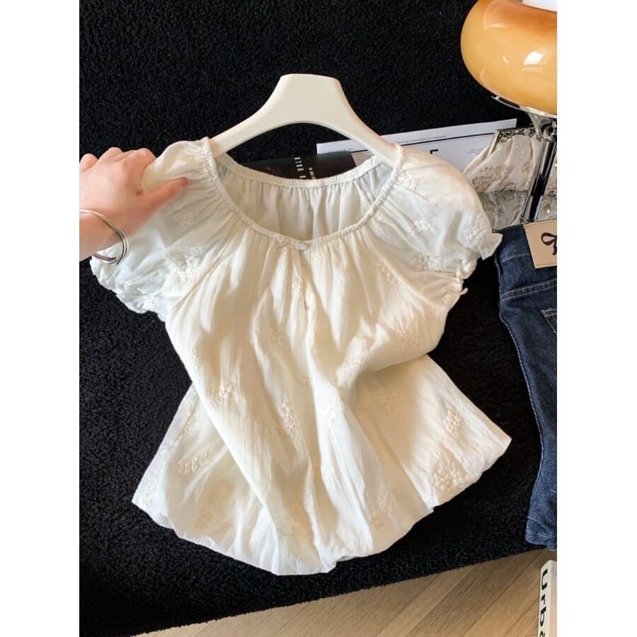 Gentle wind embroidered cotton and linen puff sleeve t-shirt women's 2026 summer age-reducing giant good-looking flower bud shirt makes you look slimmer