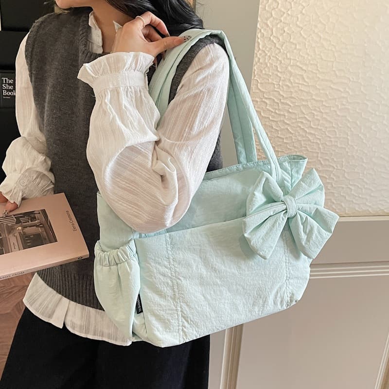 Stylish and Fresh Women's Shoulder Bag with Bow Decoration, High-End Minimalist Commuter Underarm Handbag for Women