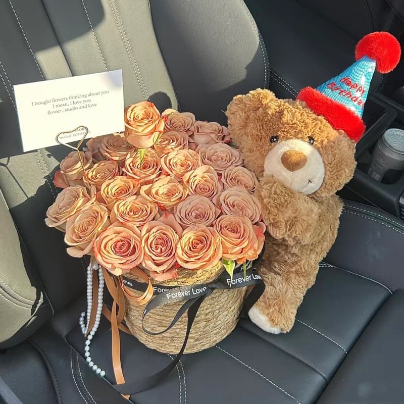 Trendy Chestnut Teddy Bear Hug Basket, Best-selling Milk Tea Hand Bouquet Basket from Flower Shop, Flower Arrangement Container, Bear Woven Straw Basket
