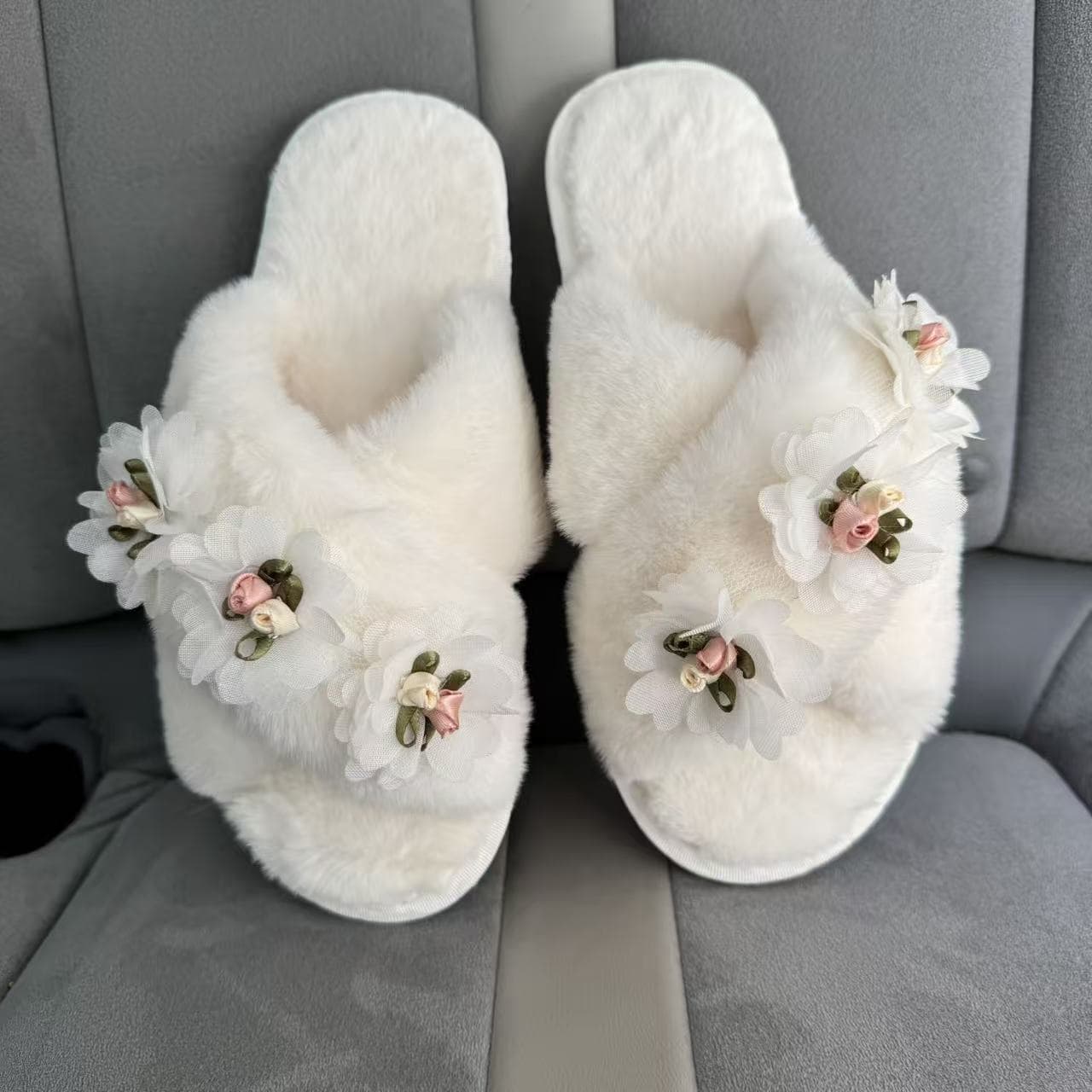 Cross-border Trade Home Fuzzy Slippers for Women, Floral, Trendy, High-End Feel, Anti-Slip, Cross-Strap, Indoor Home Slippers