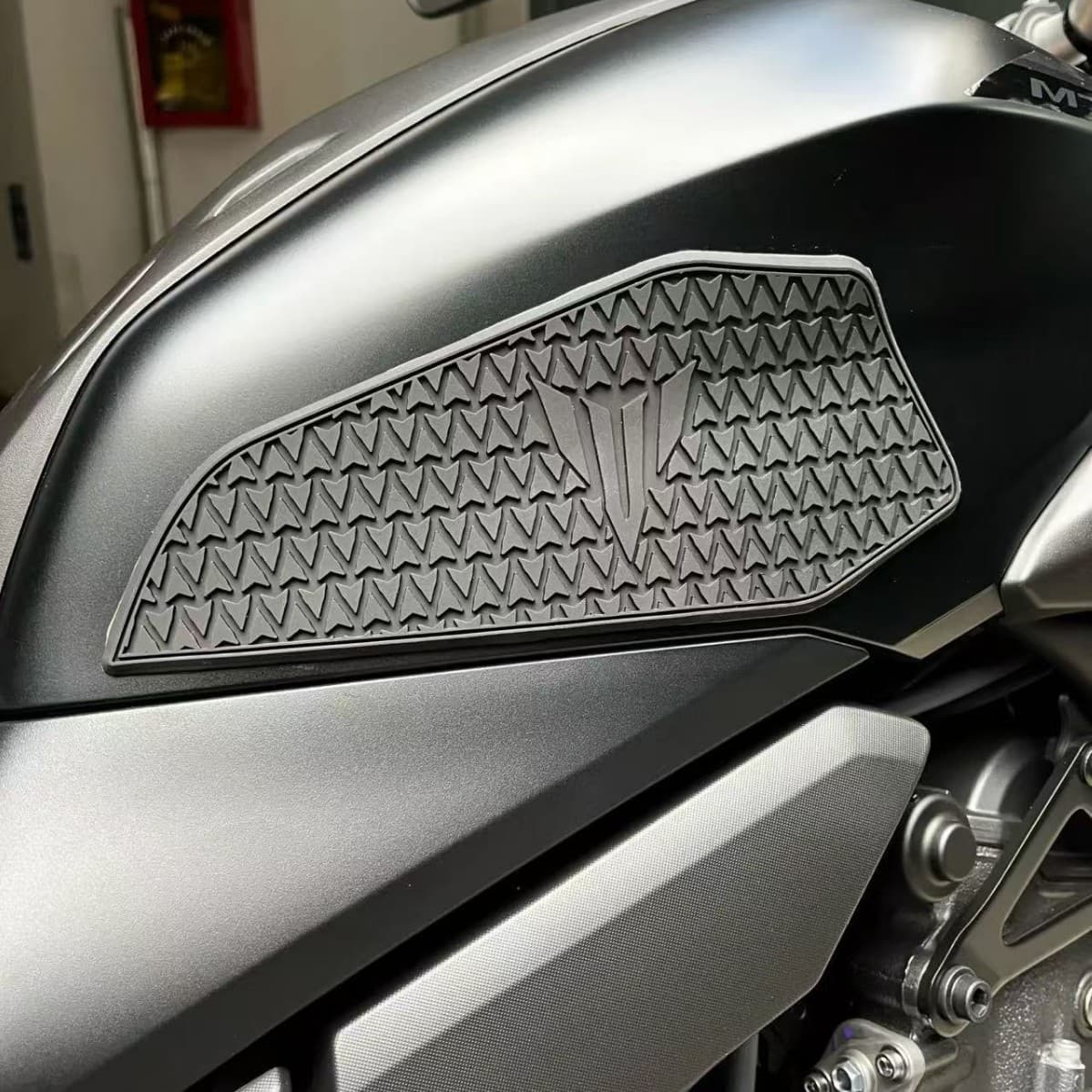 Yamaha MT07 2025 Motorcycle Accessories Modified Tank Anti-Slip Pad Scratch-Proof Anti-Friction Tank Pad