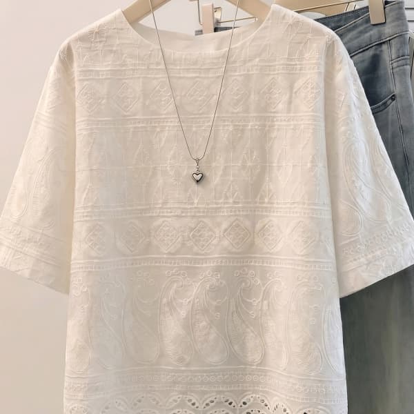 Short Sleeve Top for Women Summer Lace Embroidery Cutout T-Shirt Regular Shoulder Plus Size Flattering