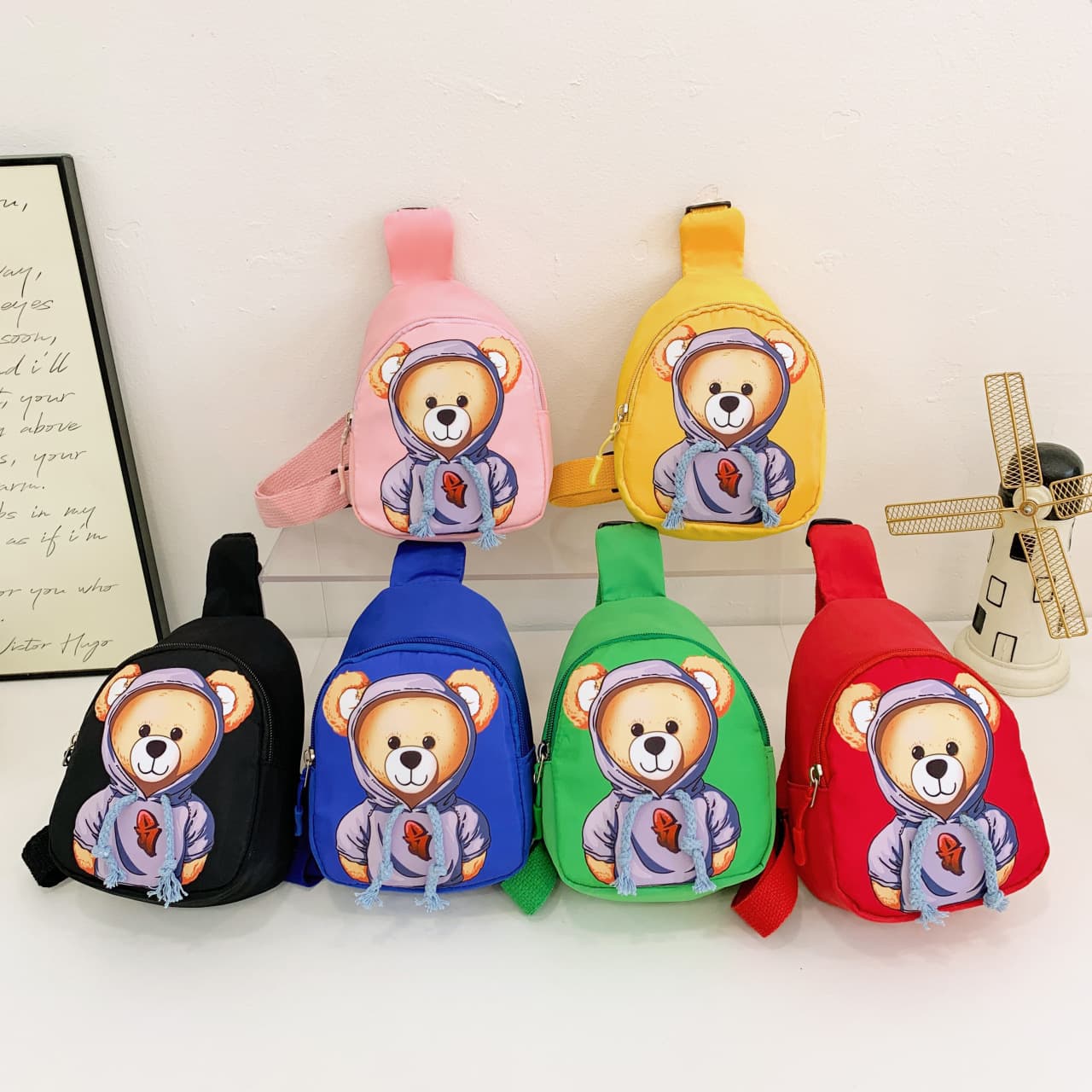 New minimalist crossbody bag with cute bear design, suitable for boys and girls, children's coin purse, kids' bag.