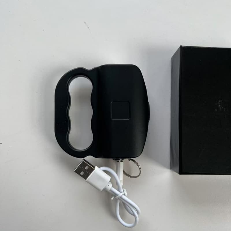 Three-finger fist buckle, high-intensity LED lighting, with keychain, USB charging, self-defense lighting.