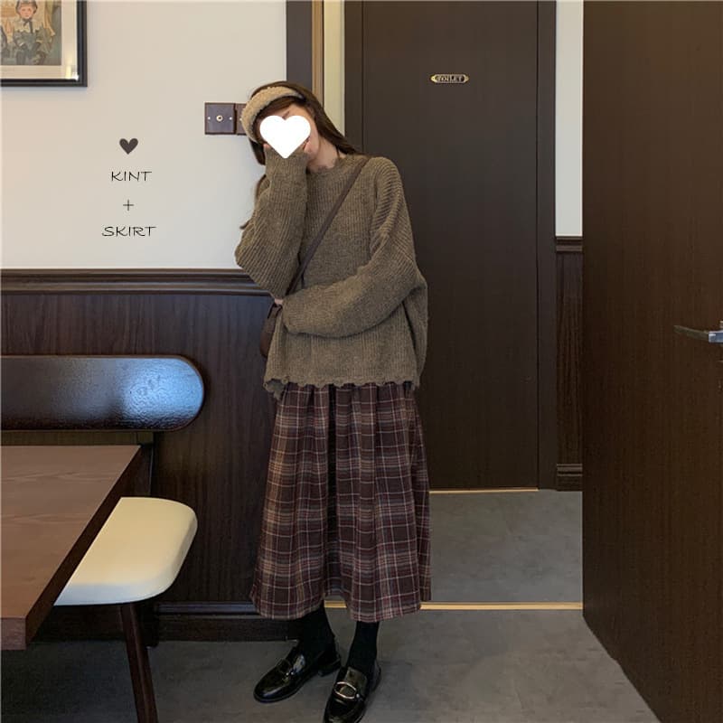 Women's two-piece sweater and dress set, loose knitwear, high-waisted plaid skirt, autumn and winter outfit, gentle Korean style.