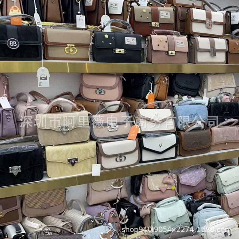 Wholesale bags: Women's crossbody shoulder bags, fashion styles, Guangzhou bag supply for export