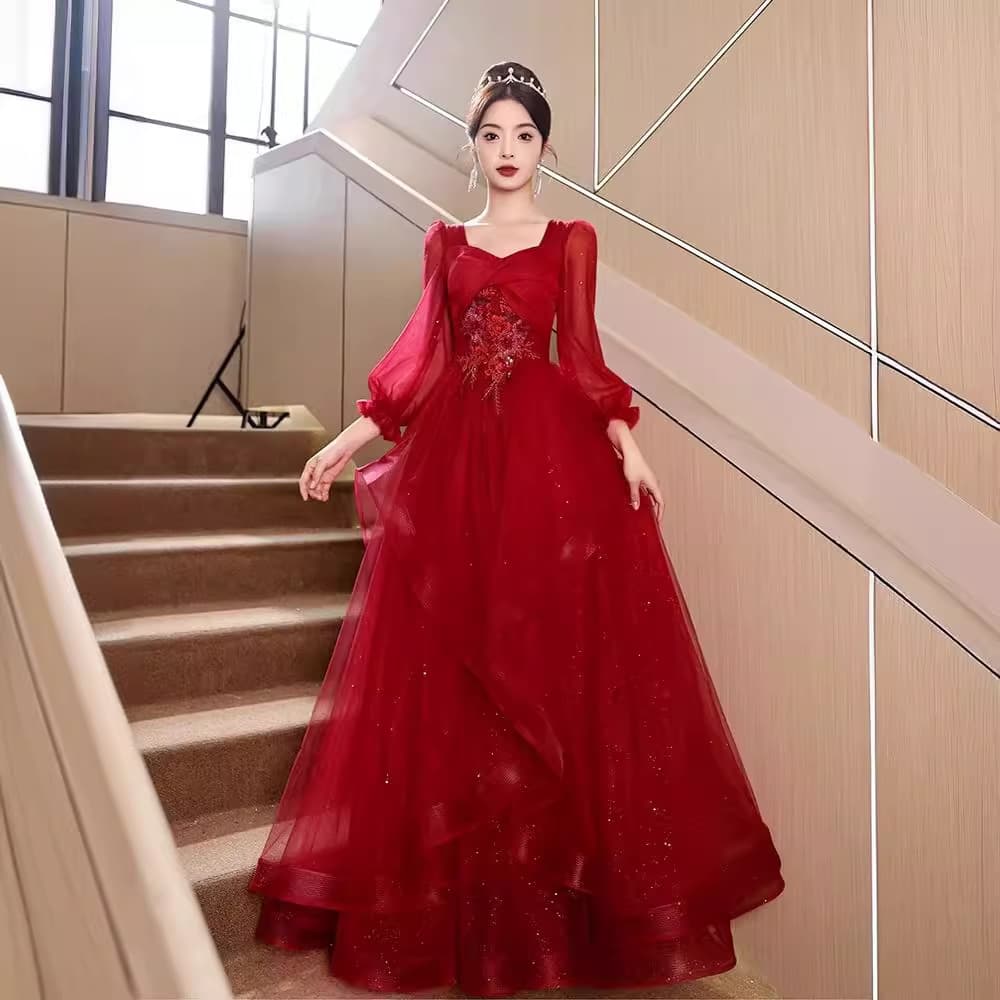 Red toast dress, 2024 new French-style light luxury engagement dress, elegant summer wedding gown for brides.