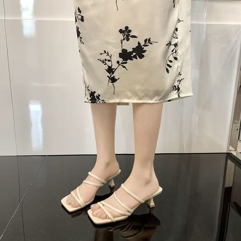French High-End Open-Toe Square-Toe Stunning Sandals for Women 2025 New Fashion Thin Heel Slippers for Women Summer Outdoor Wear