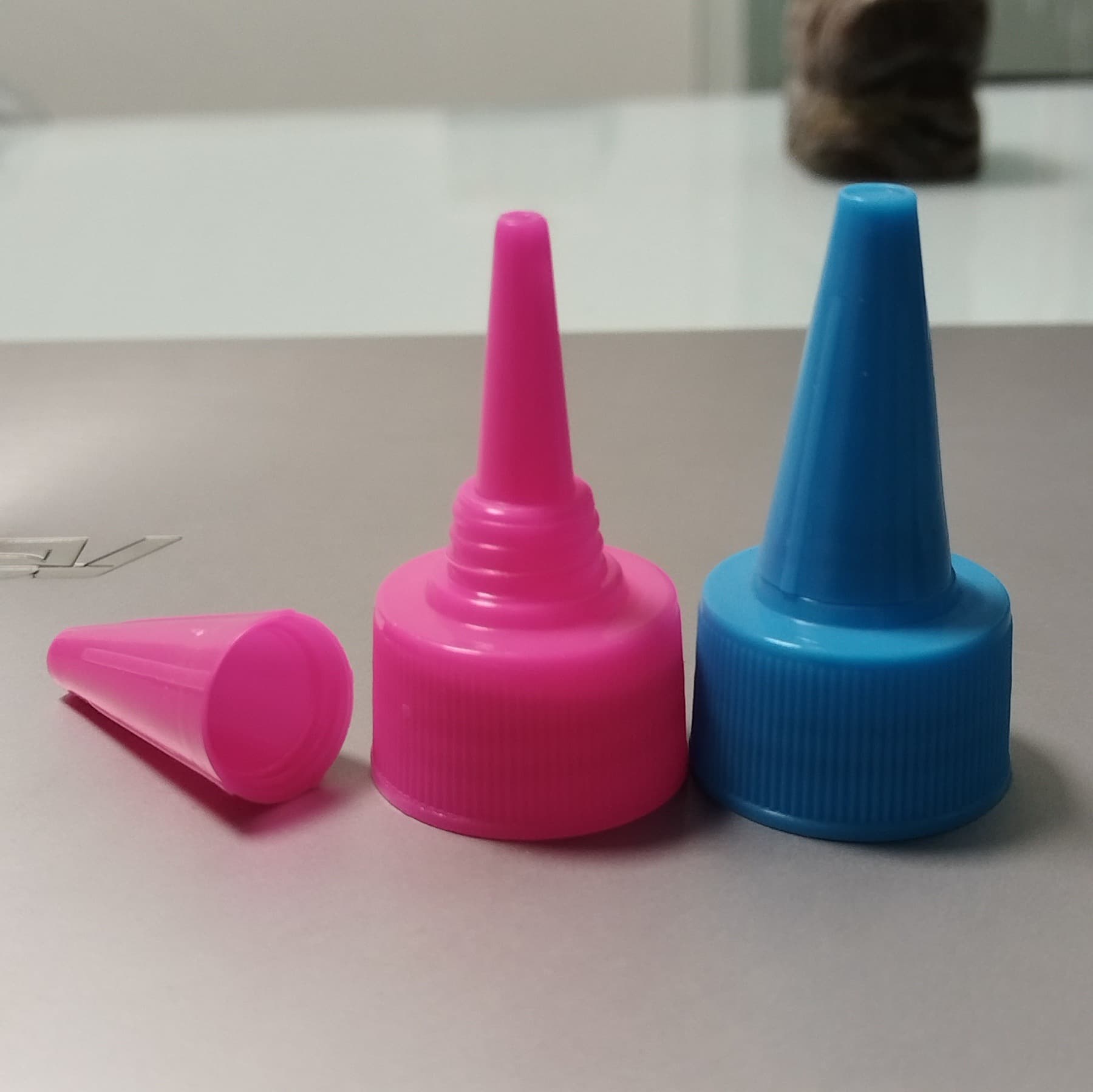 Supply Various Sizes High-Quality Nozzle Caps, Plastic Lids, 18, 20, 24 Thread Caps, Perm Lotion Caps