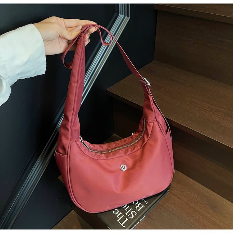 Flower and boy same style crossbody bag for women, casual sports style, ultra-lightweight dumpling bag, large capacity commuter travel bag