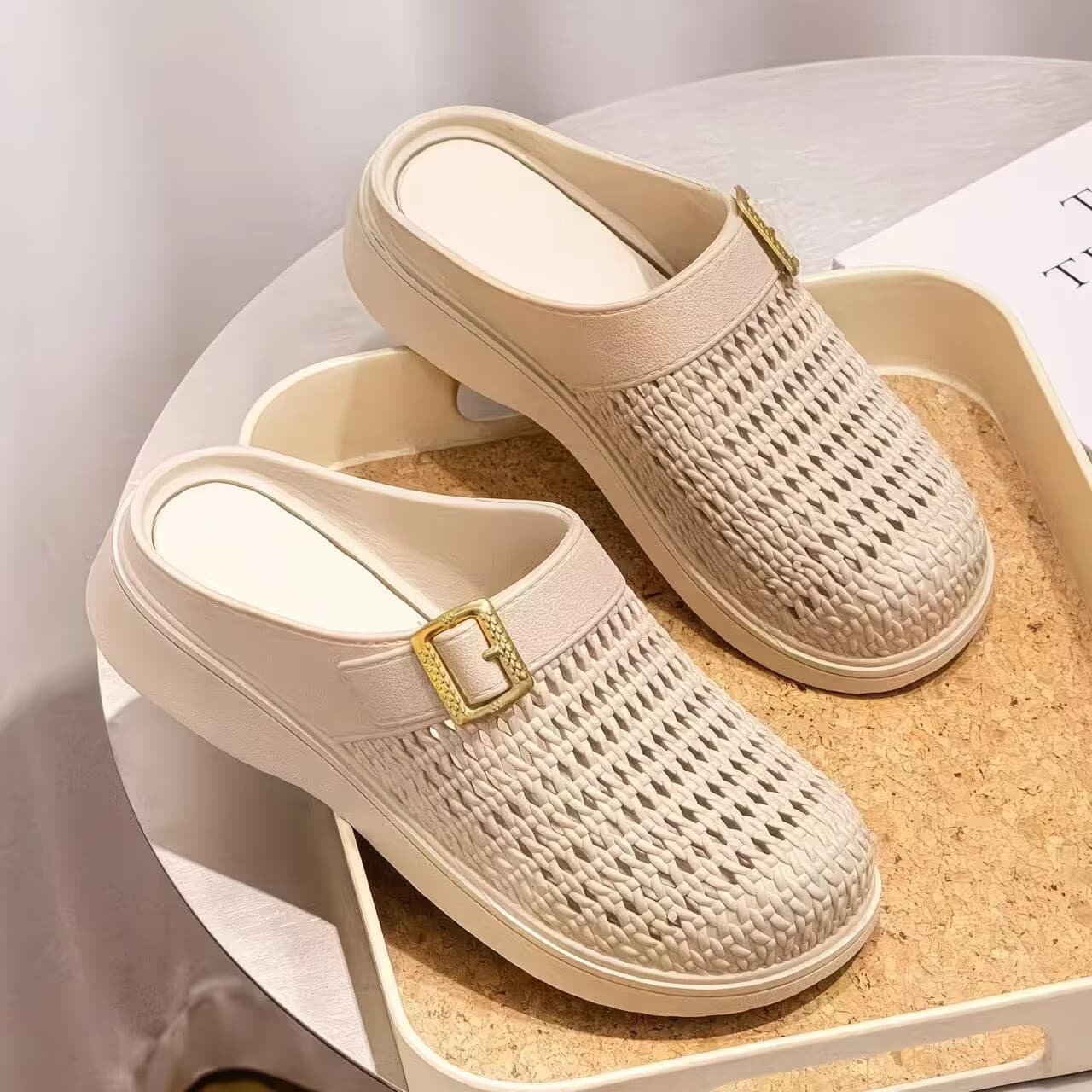 2026 new half-pack slippers for women to wear summer hollow breathable toe-toe slippers Mules thick-soled mom sandals