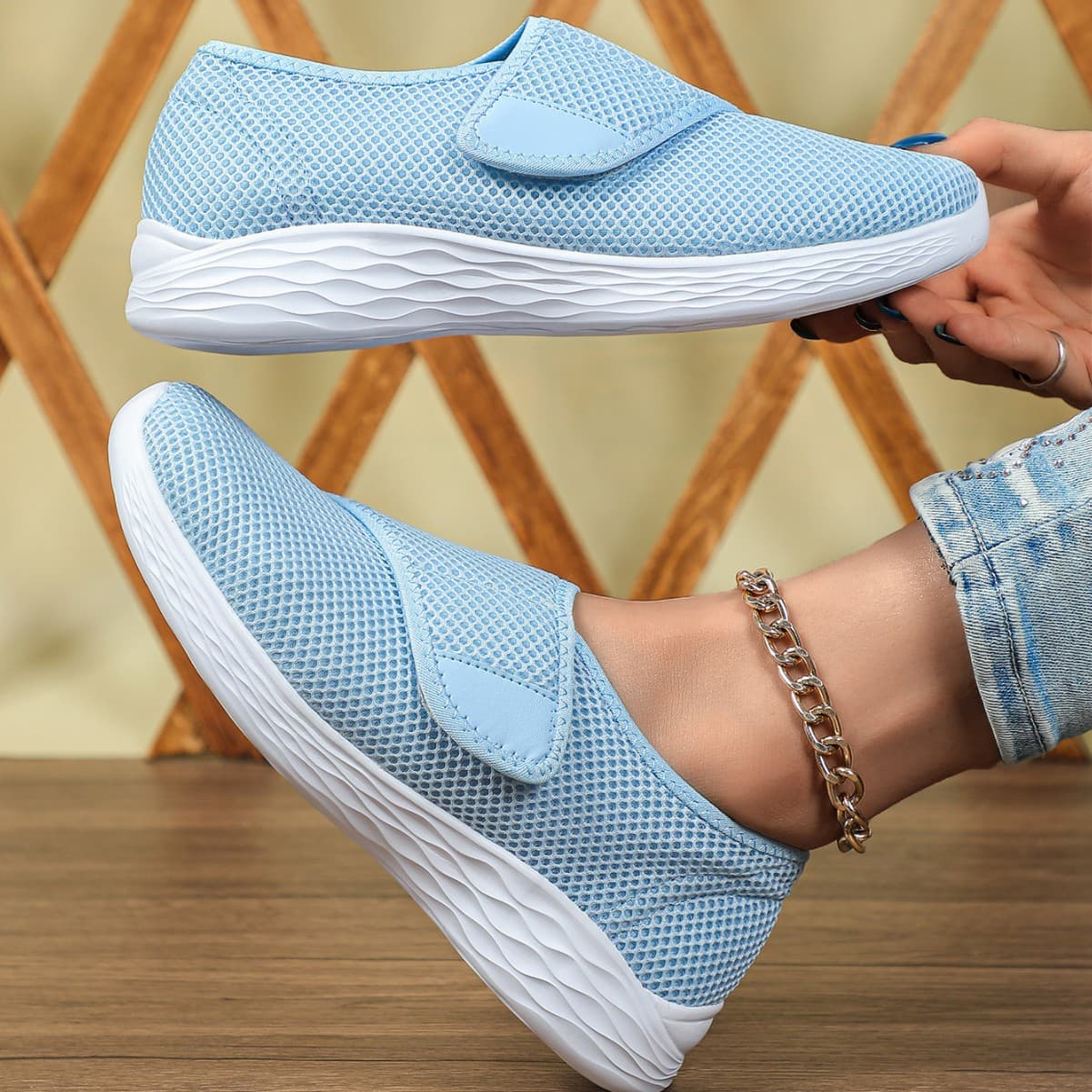 Women's Summer Thin Low-Top Velcro Casual Shoes, Lightweight and Breathable Outdoor Running Shoes, Soft-Soled Comfortable Sports Shoes
