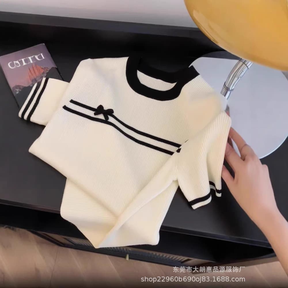 2025 New Summer Short-Sleeve Chanel-Style Round Neck Knit Top, Versatile Design for Petite Women