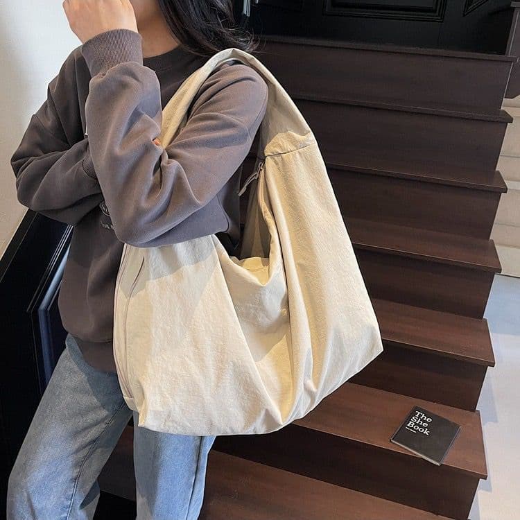 New High-End Single Shoulder Crossbody Bag for Women Spring and Summer Large Capacity Portable Tote Bag for Women Niche Exquisite Armpit Bag for Women