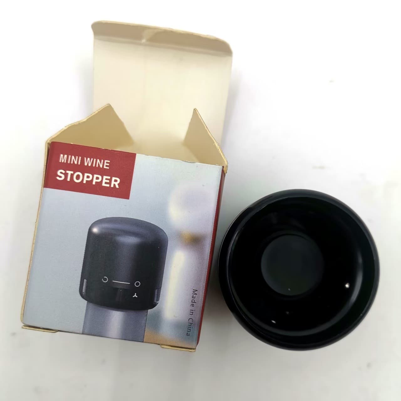 Cross-border Rotating Red Wine Stopper Cap Rotary Mini Creative Sealing Stopper Black Freshness Stopper Color Box Packaging Manufacturer