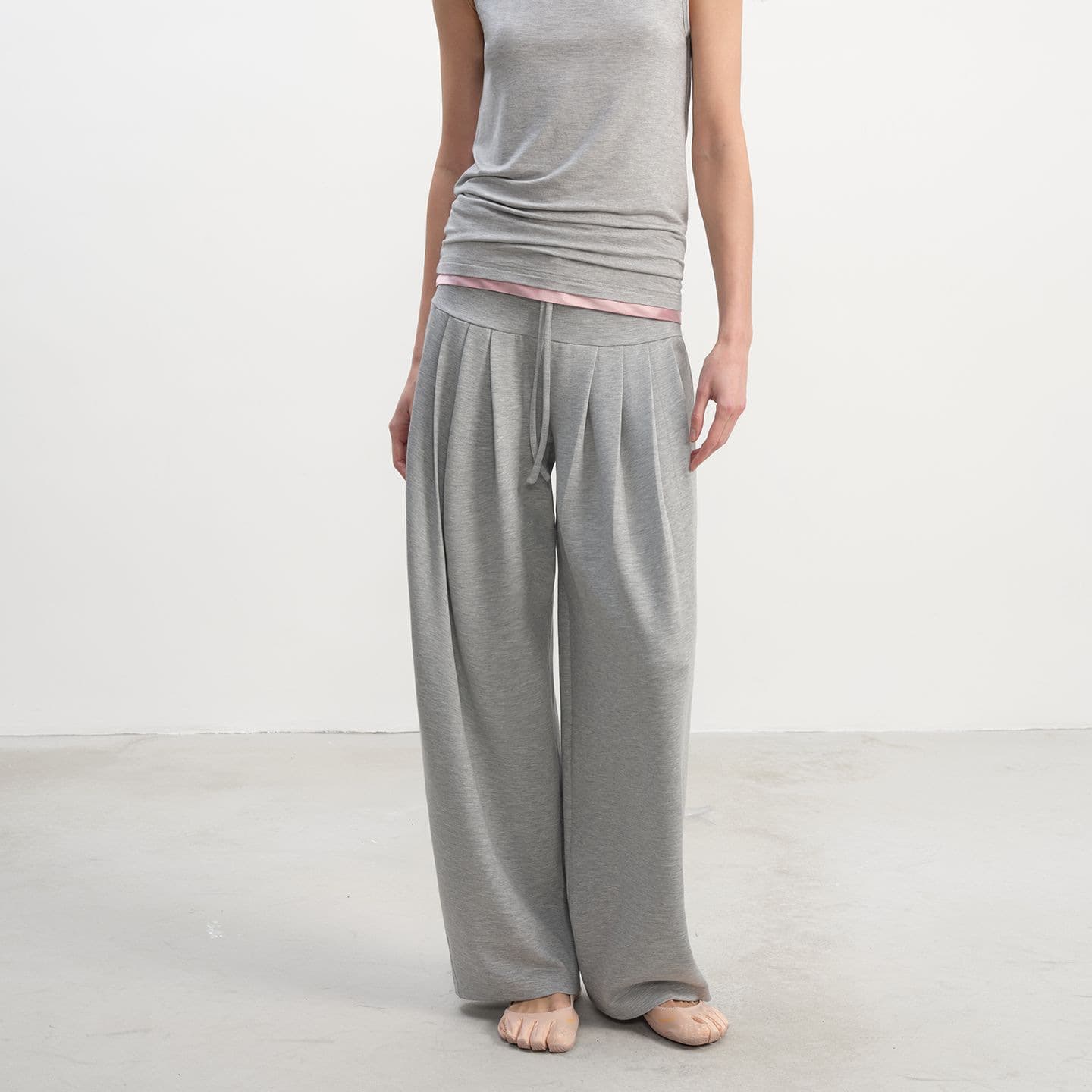 Custom Pleated Hip-Hugging Sweatpants with Tencel Blend Wide Waistband and Front Pleat Design Casual Pants
