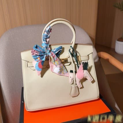 New Crossbody Therow Style Platinum Handbag, Shoulder Crossbody Large Capacity Commuter Versatile Women's Bag