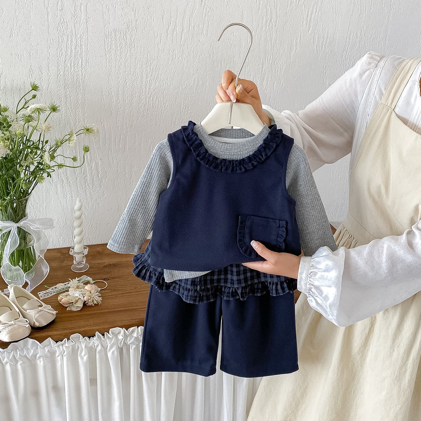 Infant casual bottoming shirt with ear-trimmed vest for baby girl autumn plaid curtain wide-leg pants three-piece set autumn trend