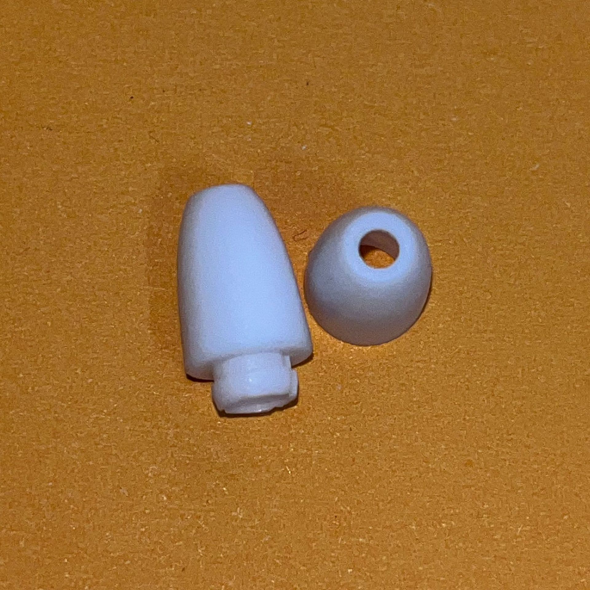 Factory direct supply of tapered matching buckles, bell-shaped pull-tabs with 2mm holes, 24mm long, for children's toy bell accessories.