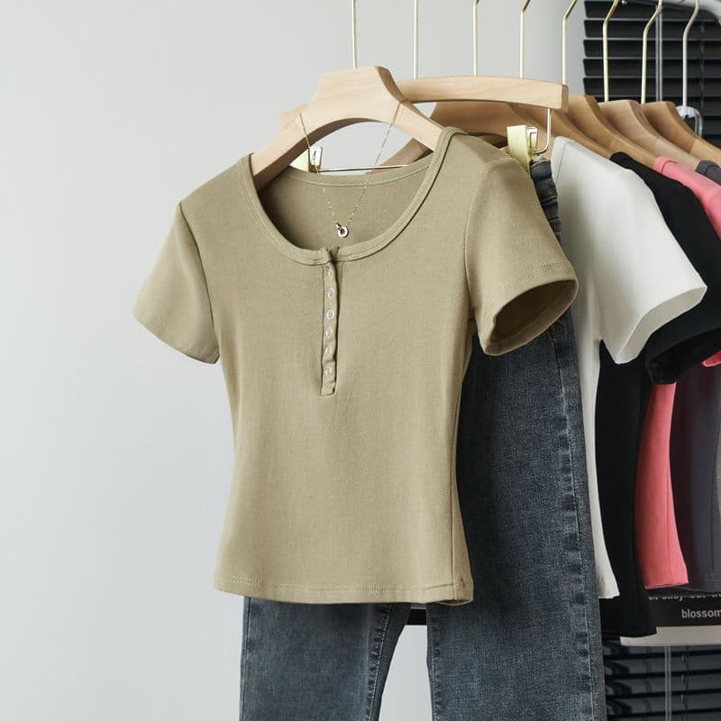 Pure and Sultry U-Neck Short Sleeve T-Shirt for Women, Summer Square Shoulder Button Design Chic Short Top