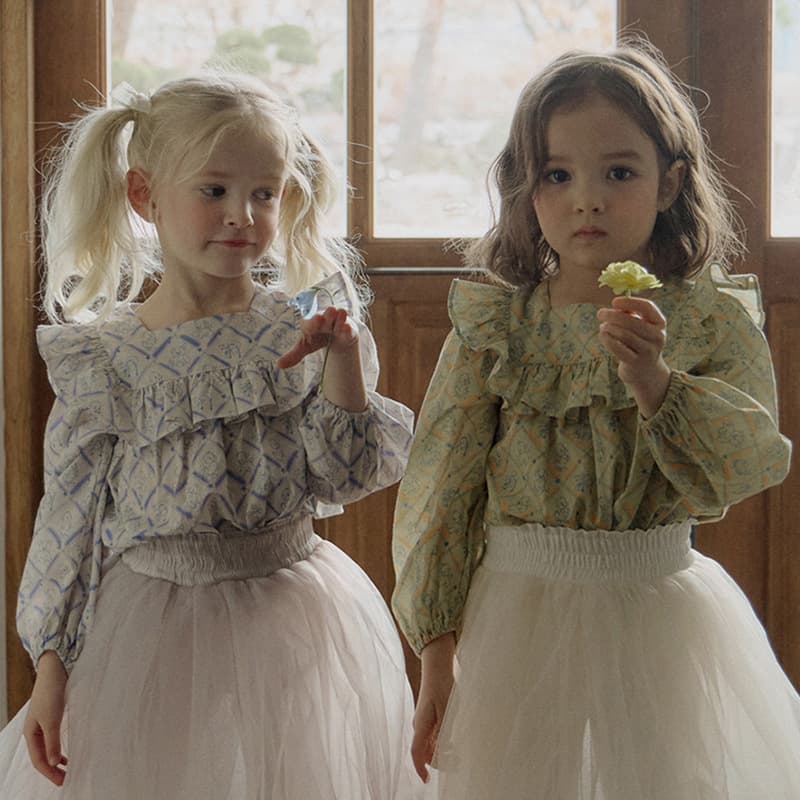 Girls' shirts 2025 Spring Strawberry Shan Korean children's girls retro cotton elegant flutter 3-color shirts in stock