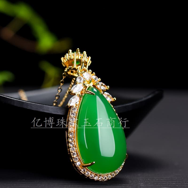 Natural Imperial Green 925 Bright Gold Inlaid Ice Chrysoprase Water Drop Pendant Emerald Green Agate Pendant Jade Pendant