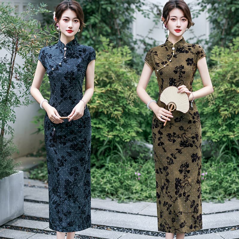 2026 New Long Cheongsam Elegant High-End Young Lady Dress Improved New Chinese Style Slimming Daily Rhinestone