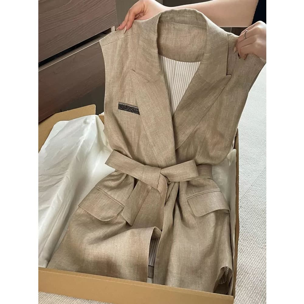 Highly recommended! Vintage oatmeal sleeveless belted notched-lapel vest for women, spring/summer versatile top