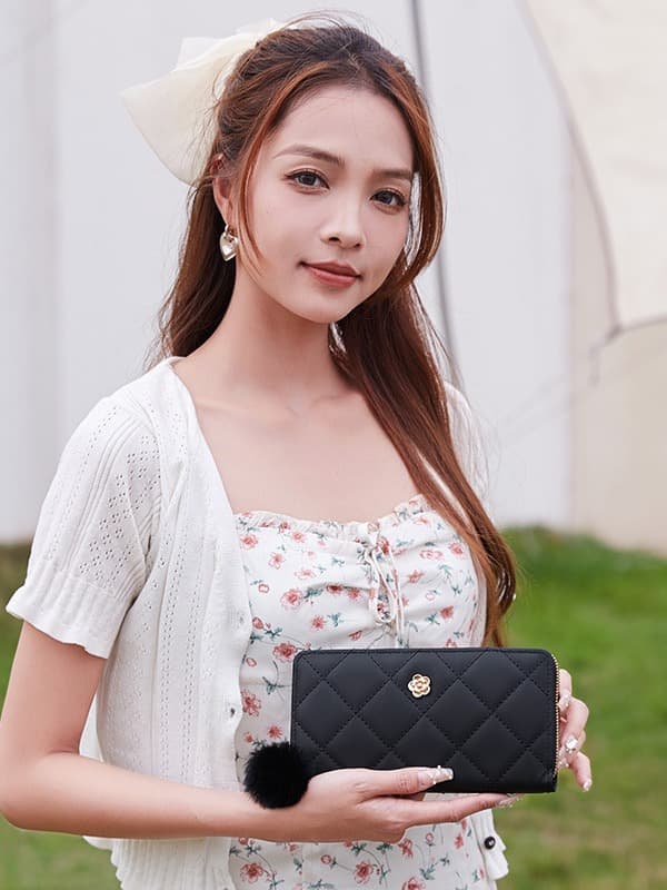 Guangzhou Women's Bags Wholesale Bags Long Wallet Women's Large Capacity Ins Embroidered Diamond Pattern Handbag Card Holder