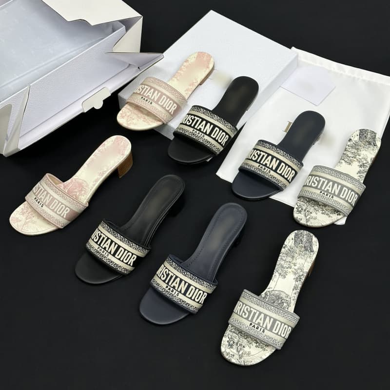 D-Embroidered Letter Sandals for Women Summer 2025 Flat Genuine Leather Slide Slippers Outdoor Beach Fashionable Block Heel Sandals