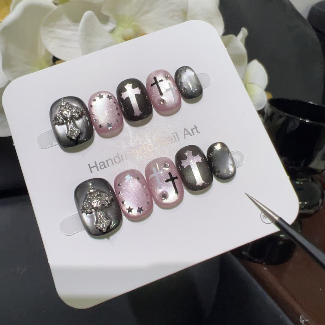 [Black-Pink Cross] Sweet & Cool Dark Black-Pink Contrast Color Nail Art Cross Star Glitter Decoration Handmade Press-On Nails
